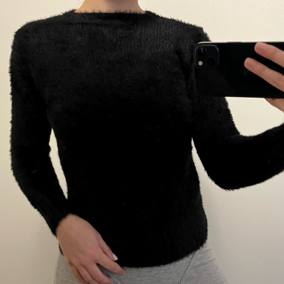 Black fuzzy sweater - Picture 2 of 3